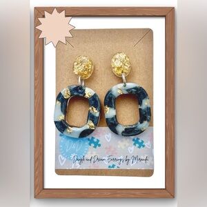 Gold and Black Dangle Earrings
🌸🌟🌟Bundle Discounts Available🌟🌟🌸